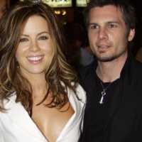 Dikirimi Foto Cowok Telanjang, Kate Beckinsale Shock!